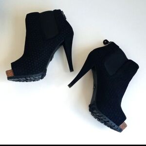 Vera Wang peep toe booties only worn  once